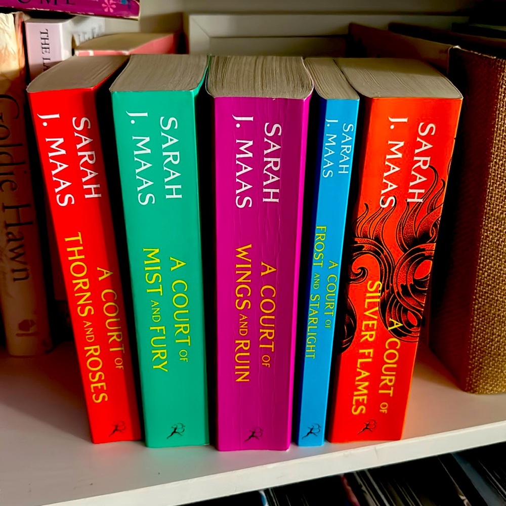 A Court of Thorns and Roses five book set